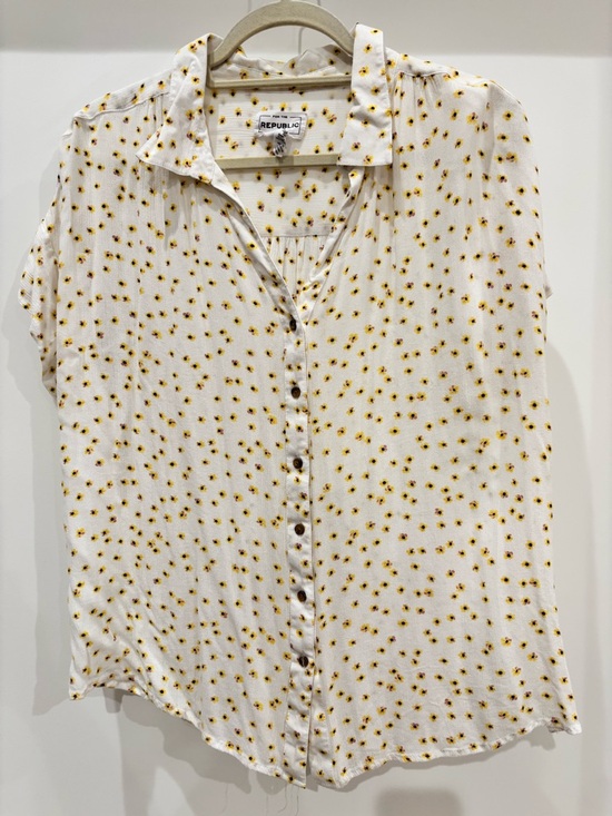 For The Republic Tops - For The Republic White Button-Down Top with Yellow Floral Print - Size XL